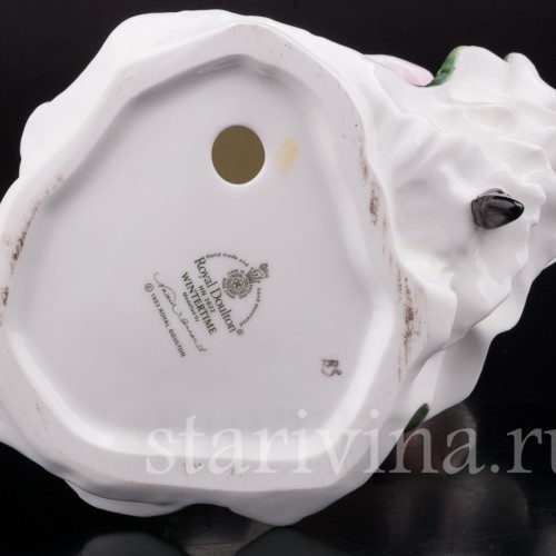 Фарфоровая статуэтка Зимний денёк, девушка в меховом манто, Royal Doulton, Великобритания, 1993 г.