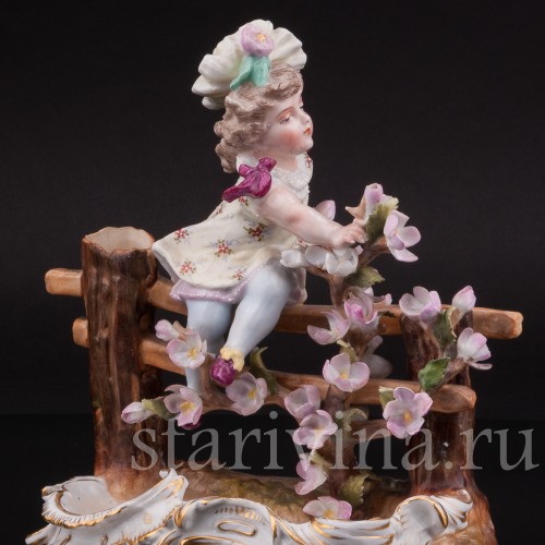 Фарфоровая статуэтка Девочка в цветах, Sitzendorf, Германия, 19 в.