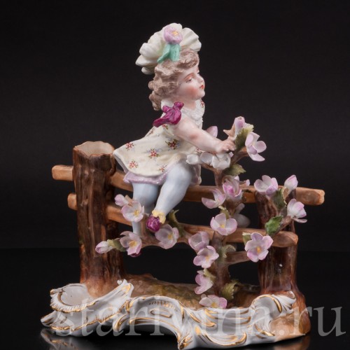 Фарфоровая статуэтка Девочка в цветах, Sitzendorf, Германия, 19 в.