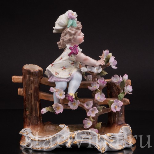 Фарфоровая статуэтка Девочка в цветах, Sitzendorf, Германия, 19 в.