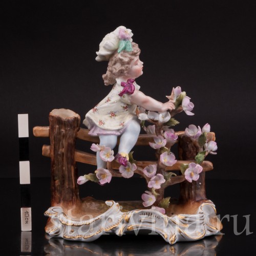 Фарфоровая статуэтка Девочка в цветах, Sitzendorf, Германия, 19 в.