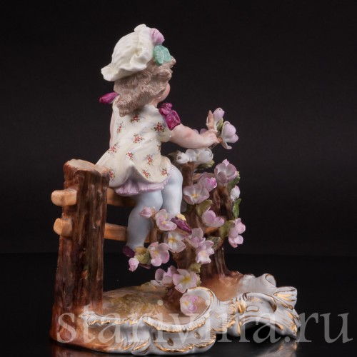 Фарфоровая статуэтка Девочка в цветах, Sitzendorf, Германия, 19 в.