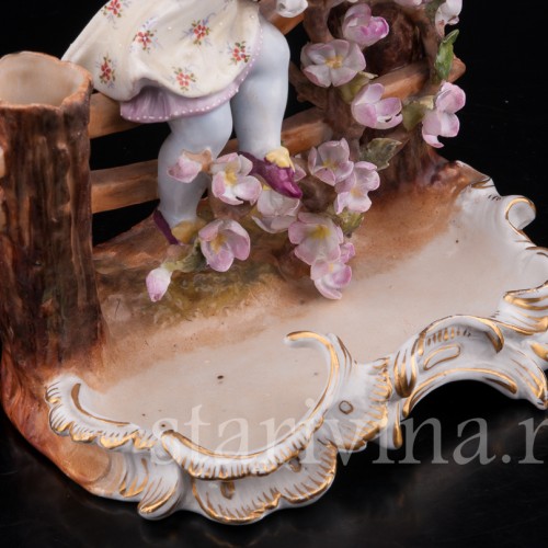 Фарфоровая статуэтка Девочка в цветах, Sitzendorf, Германия, 19 в.