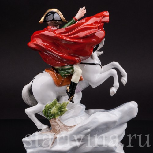 Фарфоровая статуэтка Наполеон Бонапарт на перевале Сен-Бернар, Scheibe-Alsbach, Германия, вт пол. 20 века.