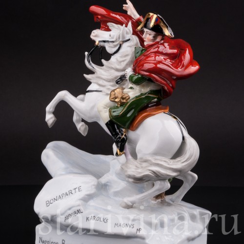 Фарфоровая статуэтка Наполеон Бонапарт на перевале Сен-Бернар, Scheibe-Alsbach, Германия, вт пол. 20 века.