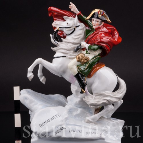 Фарфоровая статуэтка Наполеон Бонапарт на перевале Сен-Бернар, Scheibe-Alsbach, Германия, вт пол. 20 века.