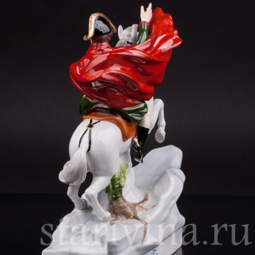 Фарфоровая статуэтка Наполеон Бонапарт на перевале Сен-Бернар, Scheibe-Alsbach, Германия, вт пол. 20 века.