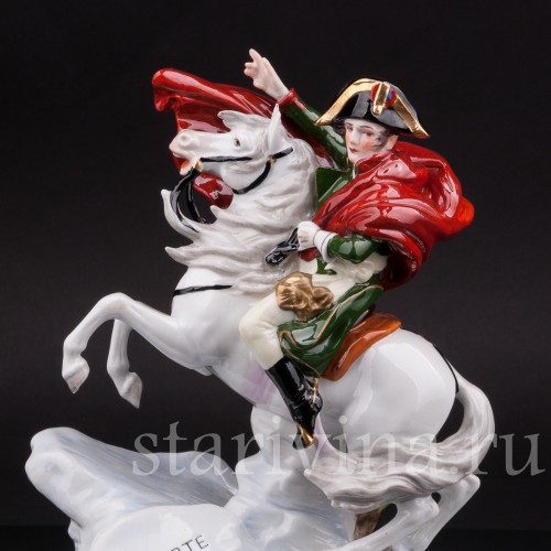 Фарфоровая статуэтка Наполеон Бонапарт на перевале Сен-Бернар, Scheibe-Alsbach, Германия, вт пол. 20 века.