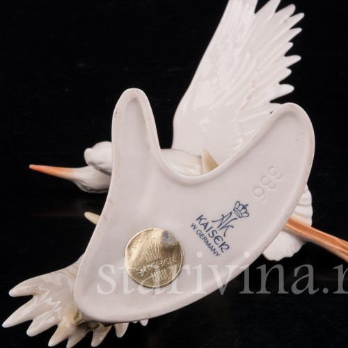 Статуэтка птицы из фарфора Летящая цапля, Alka Kaiser, Германия, до 1991 года.