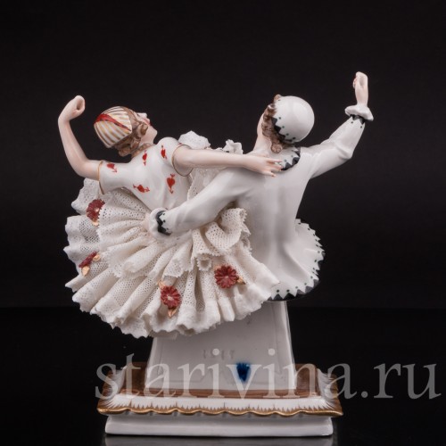Композиция из фарфора Арлекин и Коломбина, кружевная, Ackermann & Fritze, Германия, перв. пол. 20 в.