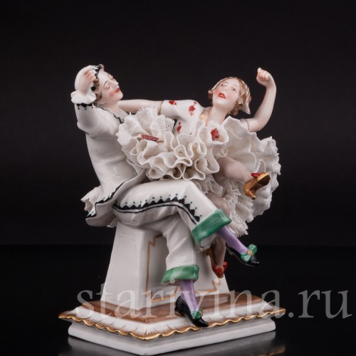 Композиция из фарфора Арлекин и Коломбина, кружевная, Ackermann & Fritze, Германия, перв. пол. 20 в.