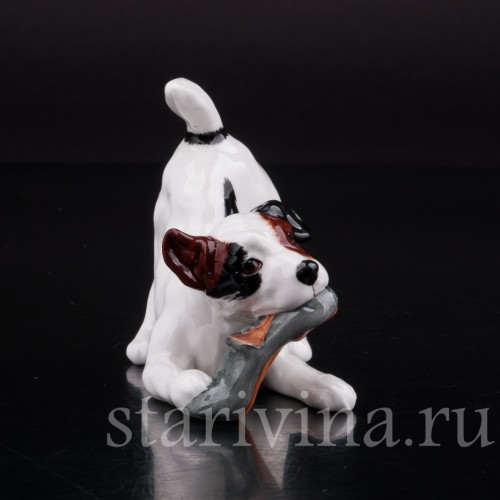 Фарфоровая статуэтка собаки Джек рассел с туфлей, Royal Doulton, Великобритания, вт пол. 20 века.