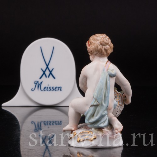 Статуэтка из фарфора Девочка с корзиной цветов, миниатюра, Meissen, Германия, сер. 19 - нач. 20 вв.