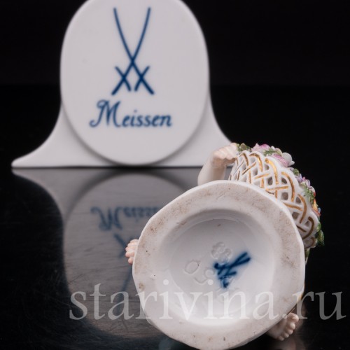 Статуэтка из фарфора Девочка с корзиной цветов, миниатюра, Meissen, Германия, сер. 19 - нач. 20 вв.