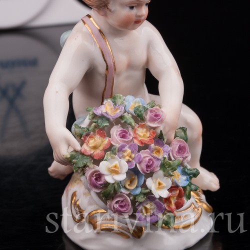 Статуэтка из фарфора Девочка с корзиной цветов, миниатюра, Meissen, Германия, сер. 19 - нач. 20 вв.