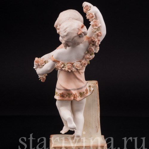 Статуэтка из фарфора Танцующие дети с гирляндой цветов, Ernst Wahliss, Австрия, Кон 19, нач. 20 вв.