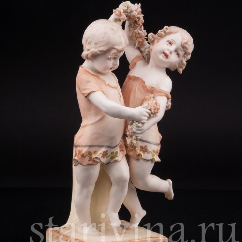 Статуэтка из фарфора Танцующие дети с гирляндой цветов, Ernst Wahliss, Австрия, Кон 19, нач. 20 вв.