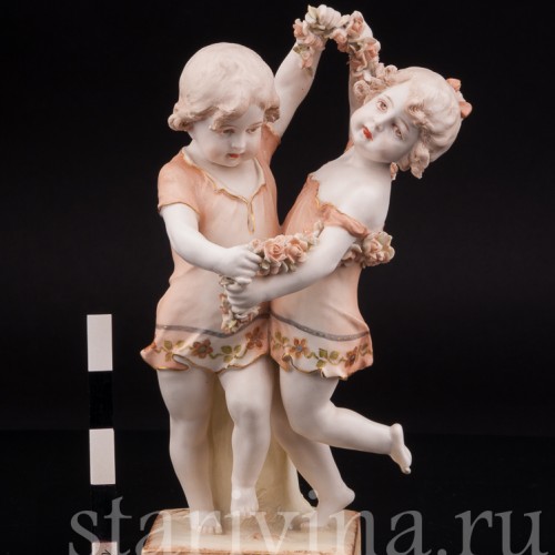 Статуэтка из фарфора Танцующие дети с гирляндой цветов, Ernst Wahliss, Австрия, Кон 19, нач. 20 вв.