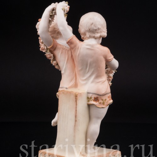 Статуэтка из фарфора Танцующие дети с гирляндой цветов, Ernst Wahliss, Австрия, Кон 19, нач. 20 вв.