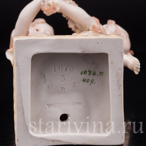 Статуэтка из фарфора Танцующие дети с гирляндой цветов, Ernst Wahliss, Австрия, Кон 19, нач. 20 вв.