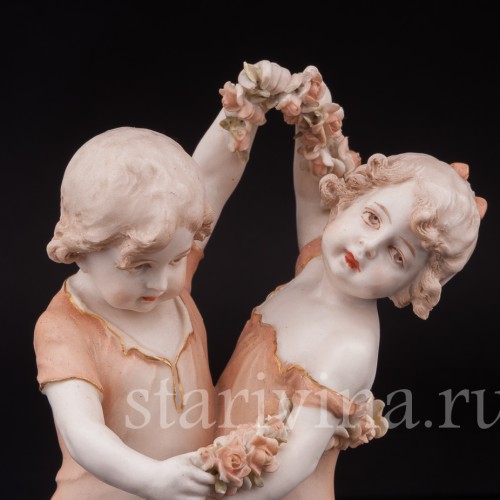 Статуэтка из фарфора Танцующие дети с гирляндой цветов, Ernst Wahliss, Австрия, Кон 19, нач. 20 вв.