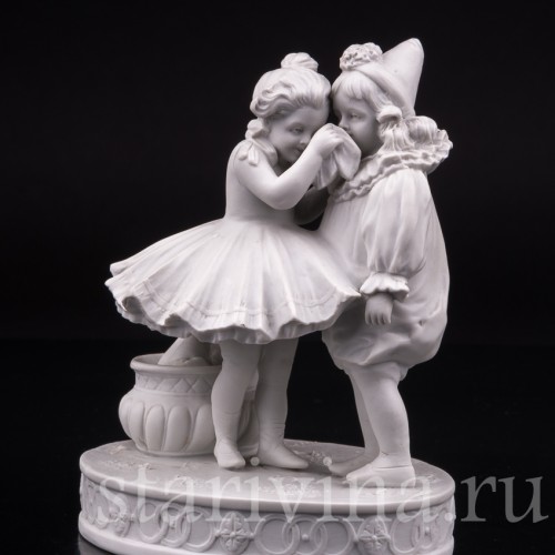 Фарфоровая статуэтка Пьеро и Коломбина Volkstedt, Германия, Кон 19, нач. 20 вв.