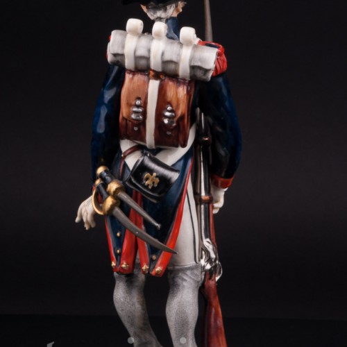 Статуэтка французского солдата из фарфора Ветеран, Capodimonte, Италия, пер. пол. 20 в.