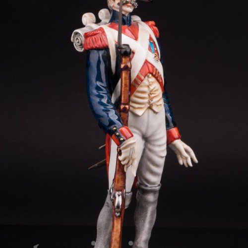 Статуэтка французского солдата из фарфора Ветеран, Capodimonte, Италия, пер. пол. 20 в.