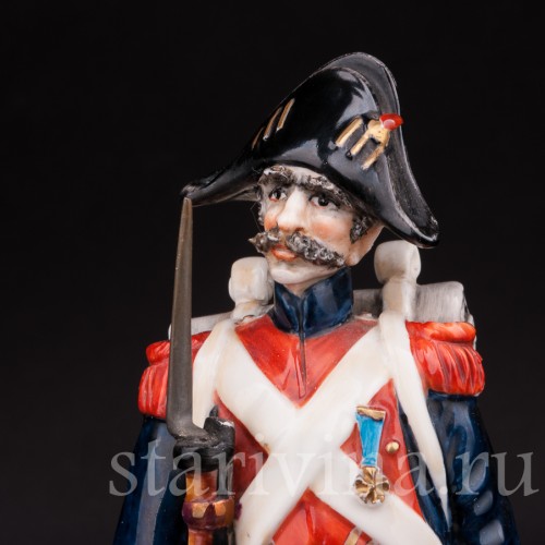 Статуэтка французского солдата из фарфора Ветеран, Capodimonte, Италия, пер. пол. 20 в.