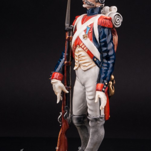 Статуэтка французского солдата из фарфора Ветеран, Capodimonte, Италия, пер. пол. 20 в.