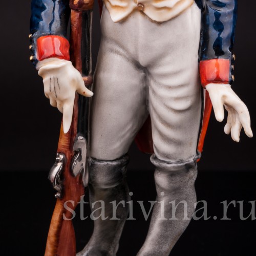 Статуэтка французского солдата из фарфора Ветеран, Capodimonte, Италия, пер. пол. 20 в.