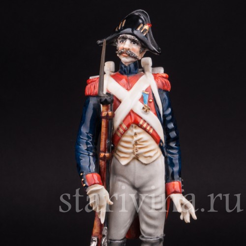 Статуэтка французского солдата из фарфора Ветеран, Capodimonte, Италия, пер. пол. 20 в.