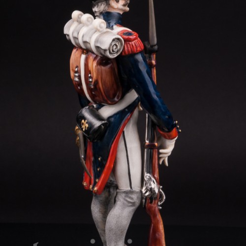 Статуэтка французского солдата из фарфора Ветеран, Capodimonte, Италия, пер. пол. 20 в.