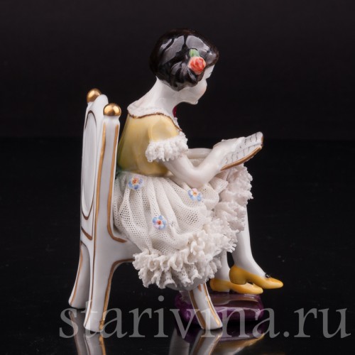 Фигурка из фарфора Читающая девочка, кружевная, миниатюра, Volkstedt, Германия, нач. 20 в.