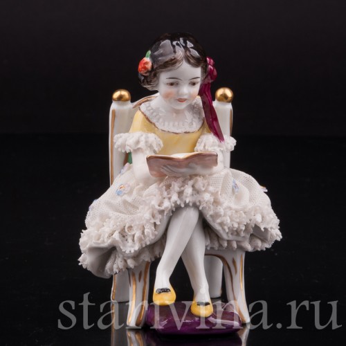 Фигурка из фарфора Читающая девочка, кружевная, миниатюра, Volkstedt, Германия, нач. 20 в.