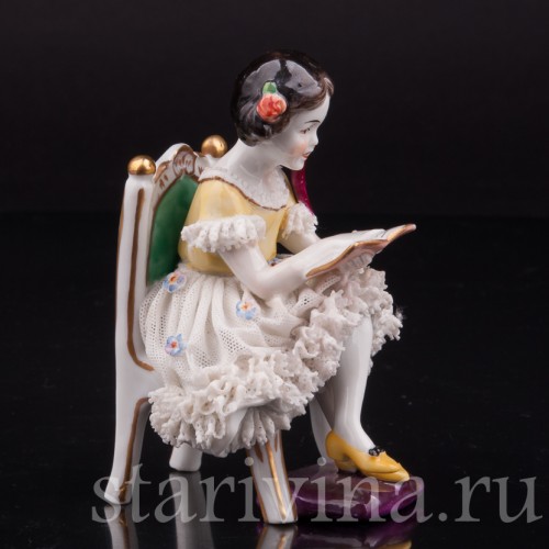 Фигурка из фарфора Читающая девочка, кружевная, миниатюра, Volkstedt, Германия, нач. 20 в.
