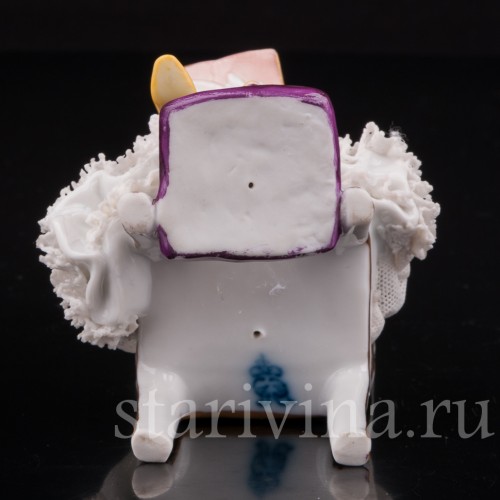 Фигурка из фарфора Читающая девочка, кружевная, миниатюра, Volkstedt, Германия, нач. 20 в.