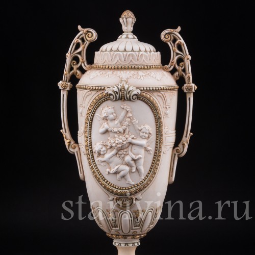 Фарфоровая Ваза в античном стиле, E. A. Muller, Германия, кон. 19, нач. 20 вв.