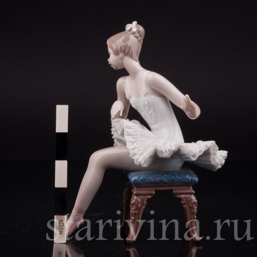 Фигурка из фарфора Балерина на стуле, кружевная, Lladro, Испания, 1987 г.