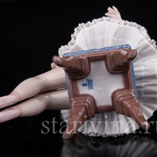 Фигурка из фарфора Балерина на стуле, кружевная, Lladro, Испания, 1987 г.