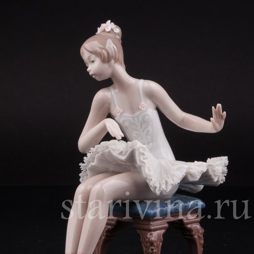 Фигурка из фарфора Балерина на стуле, кружевная, Lladro, Испания, 1987 г.