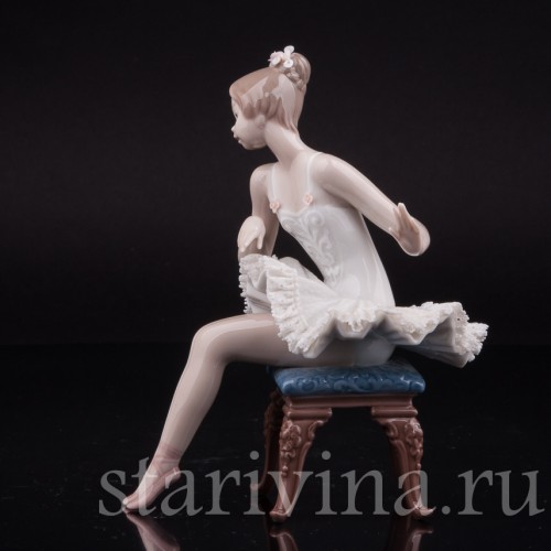 Фигурка из фарфора Балерина на стуле, кружевная, Lladro, Испания, 1987 г.