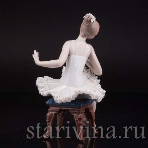 Фигурка из фарфора Балерина на стуле, кружевная, Lladro, Испания, 1987 г.