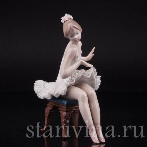 Фигурка из фарфора Балерина на стуле, кружевная, Lladro, Испания, 1987 г.