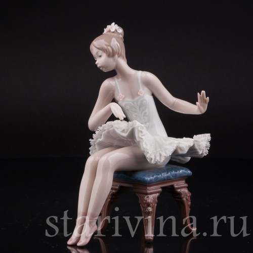 Фигурка из фарфора Балерина на стуле, кружевная, Lladro, Испания, 1987 г.