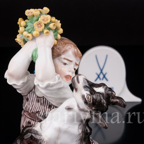 Статуэтка из фарфора Девочка с козлёнком, Meissen, Германия, пер. пол. 20 в.