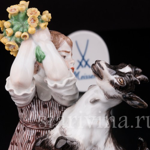 Статуэтка из фарфора Девочка с козлёнком, Meissen, Германия, пер. пол. 20 в.