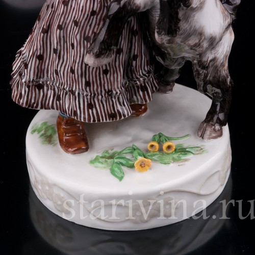Статуэтка из фарфора Девочка с козлёнком, Meissen, Германия, пер. пол. 20 в.