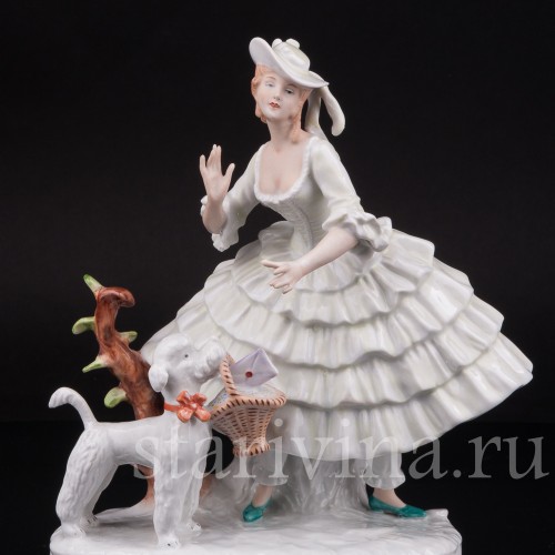 Фарфоровая статуэтка девушки с собакой Необычный почтальон, Wallendorf, Германия, 1960 гг.