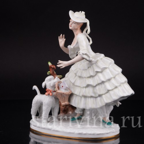 Фарфоровая статуэтка девушки с собакой Необычный почтальон, Wallendorf, Германия, 1960 гг.